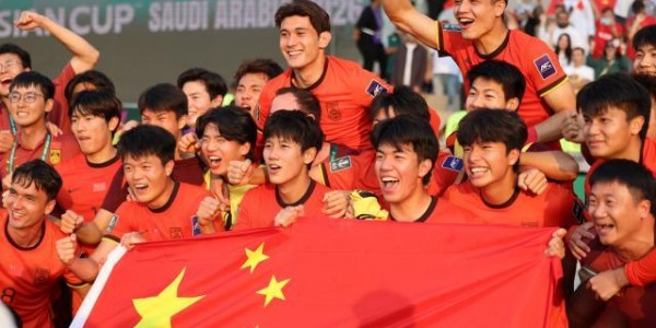 天博棋牌-顶峰相会兑现3年前誓言 U23国足剑指越南偷瞄冠军