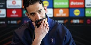 有望单赛季三次击败瓜帅，阿莫林：可能是因为运气好